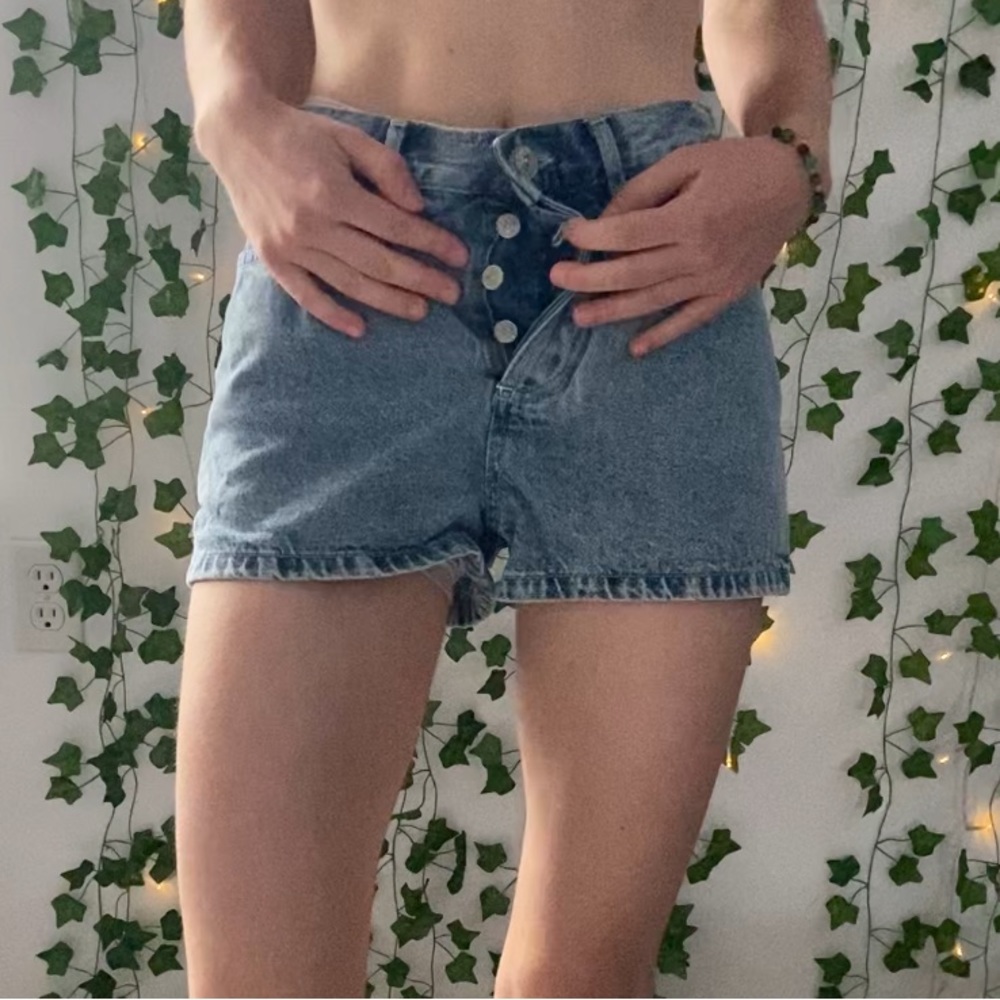 Denim BDG shorts size 25